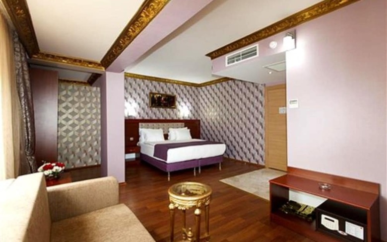 Alrazi Hotel