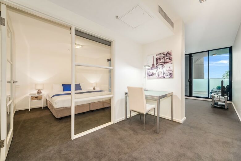Waterfront Melbourne Apartments