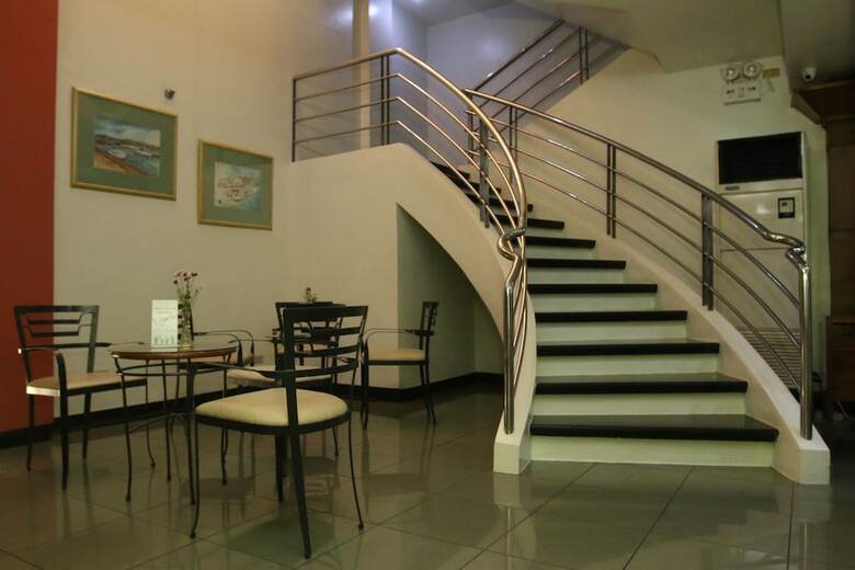 Harbor Town Hotel