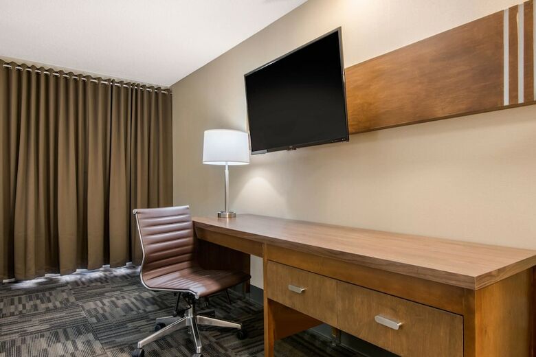 Hotel Quality Inn & Conference Centre