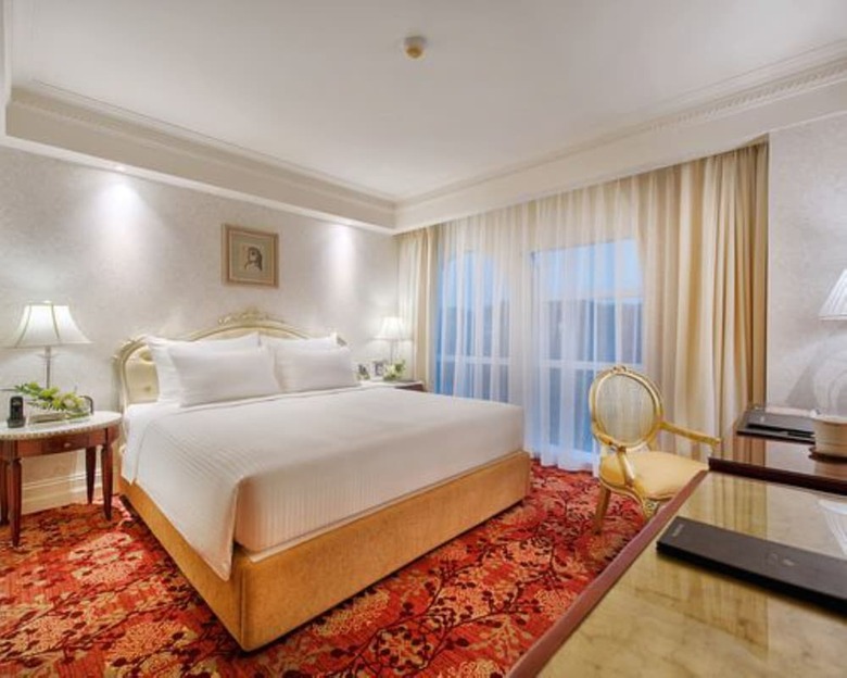 Apricot Hotel