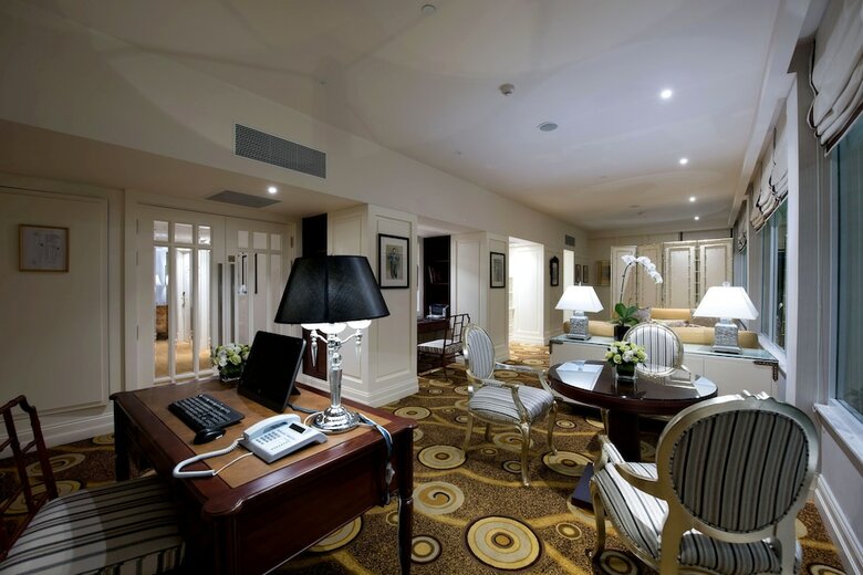 Apricot Hotel