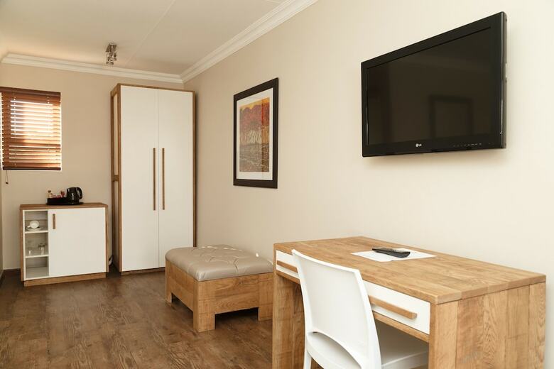 Hotel Loerie Guest Lodge