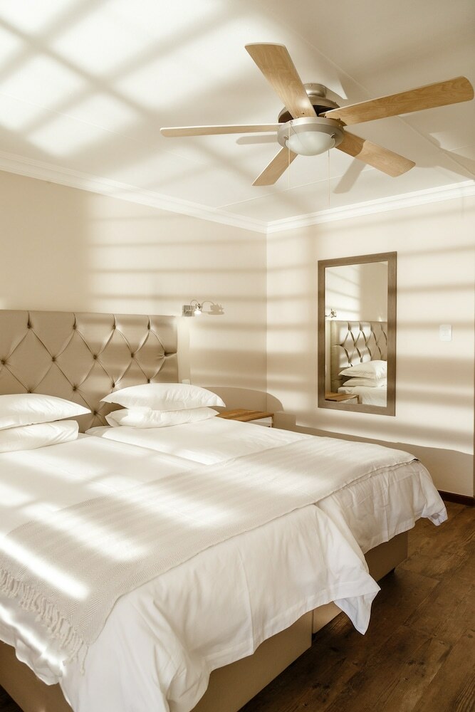 Hotel Loerie Guest Lodge