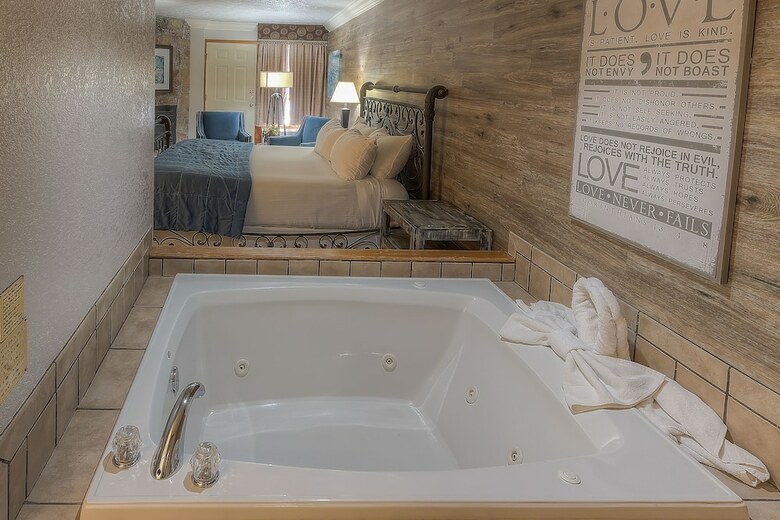 Hotel Accommodation By Willow Brook Lodge