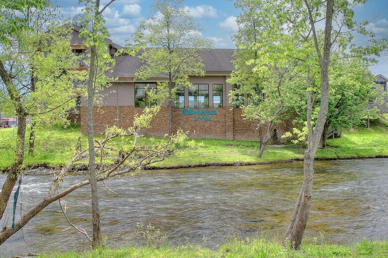 Hotel Accommodation By Willow Brook Lodge