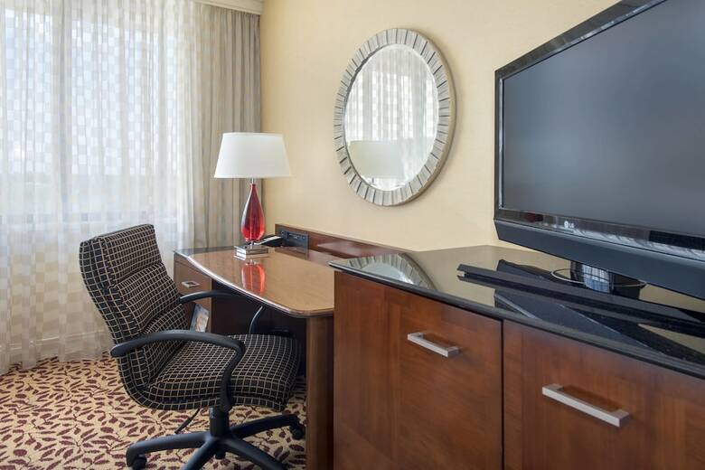 Hotel Long Island Marriott