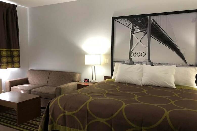 Motel Super 8 By Wyndham Windsor/dougall