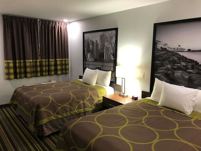 Motel Super 8 By Wyndham Windsor/dougall