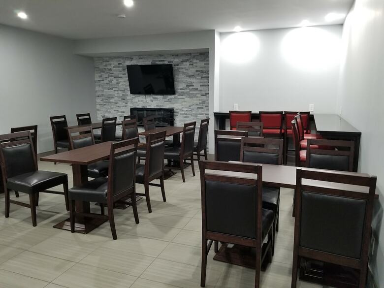 Motel Super 8 By Wyndham Windsor/dougall