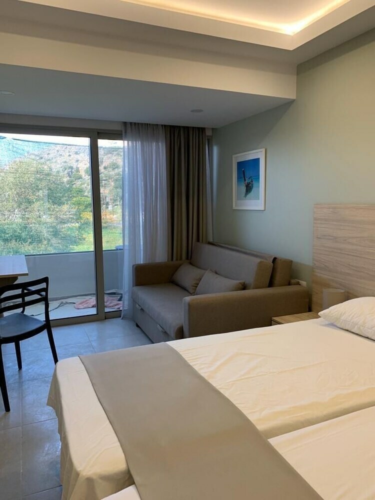 Aparthotel Pals Studios Pefkos