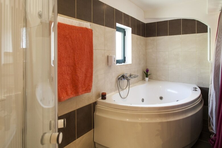 Aparthotel Estate Kares