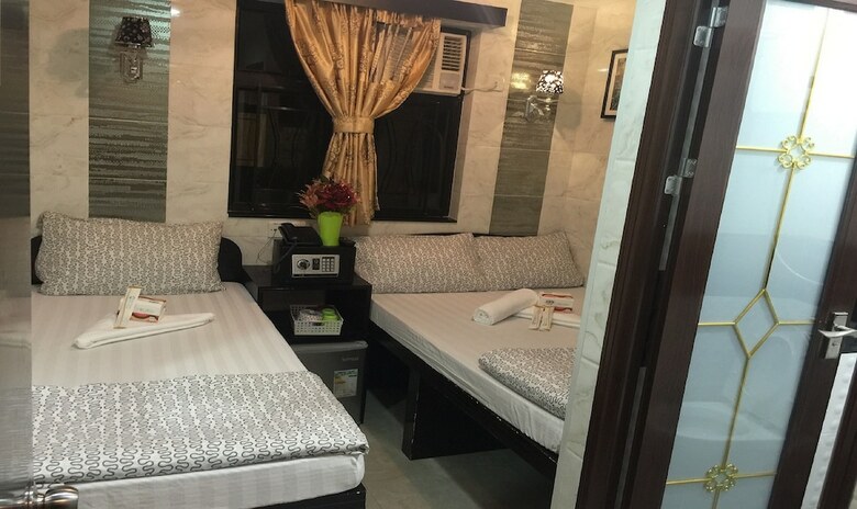 Hotel Skylark