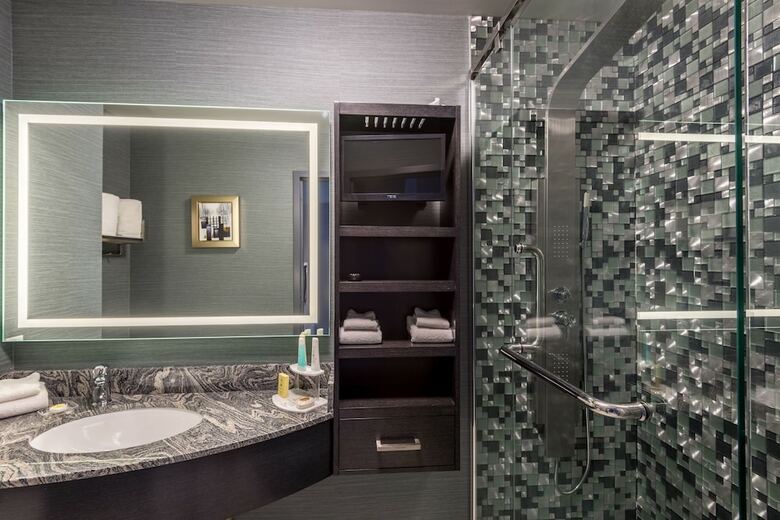 Applause Hotel By Clique