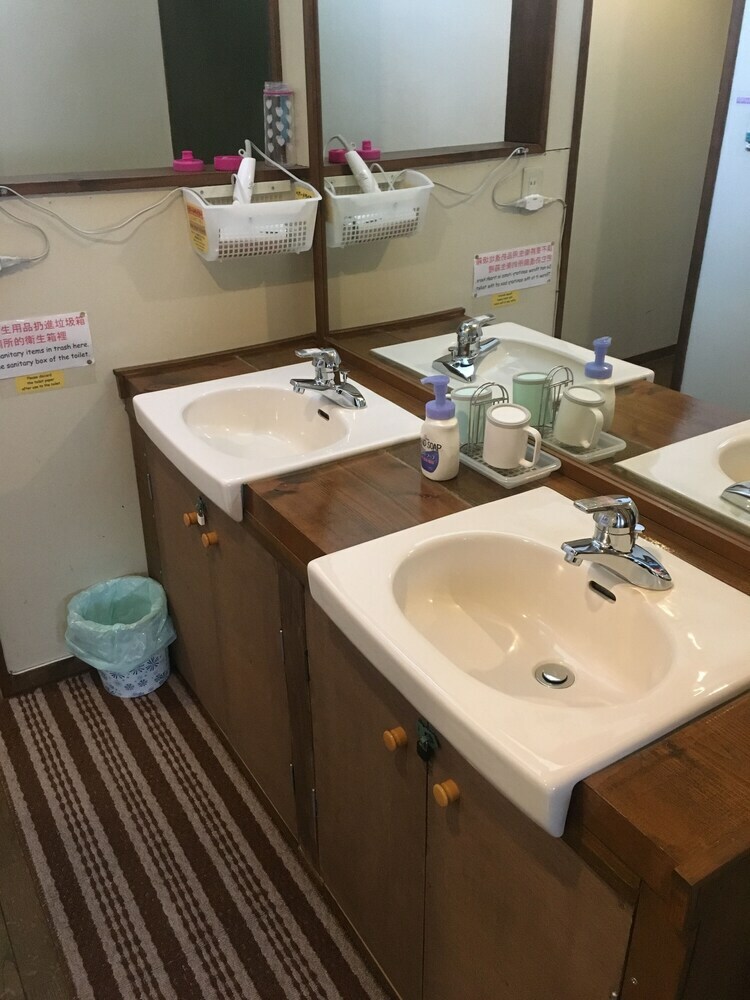 Bed & Breakfast Pension & Restaurant Bistare Kana