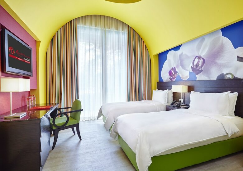 Resorts World Sentosa - Festive Hotel