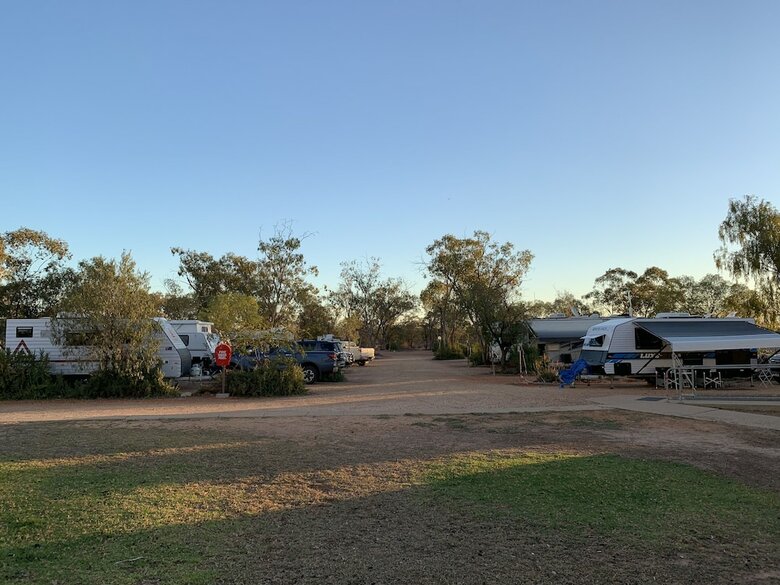 Motel Lightning Ridge Outback Resort & Caravan Park