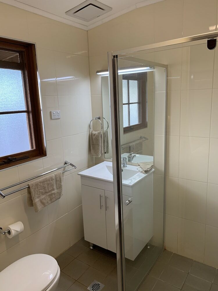 Motel Lightning Ridge Outback Resort & Caravan Park