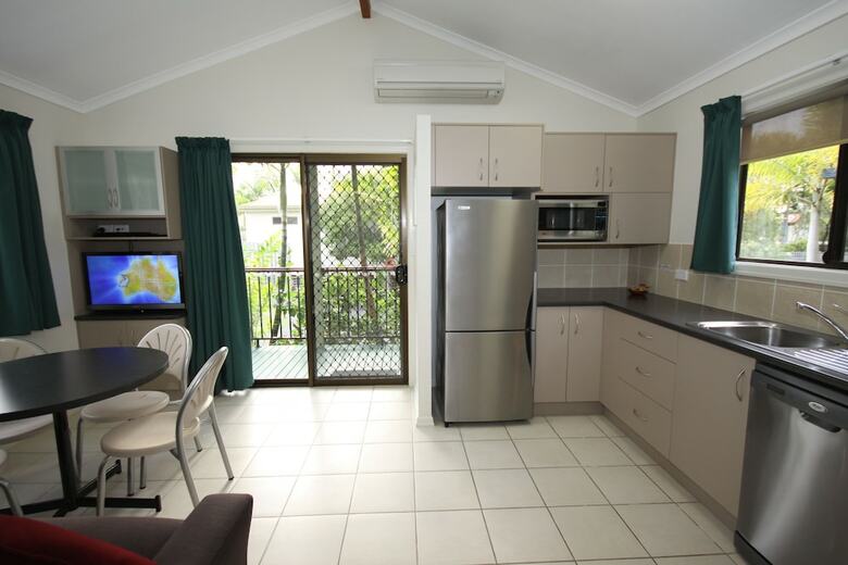 Cabana Brisbane Gateway Resort