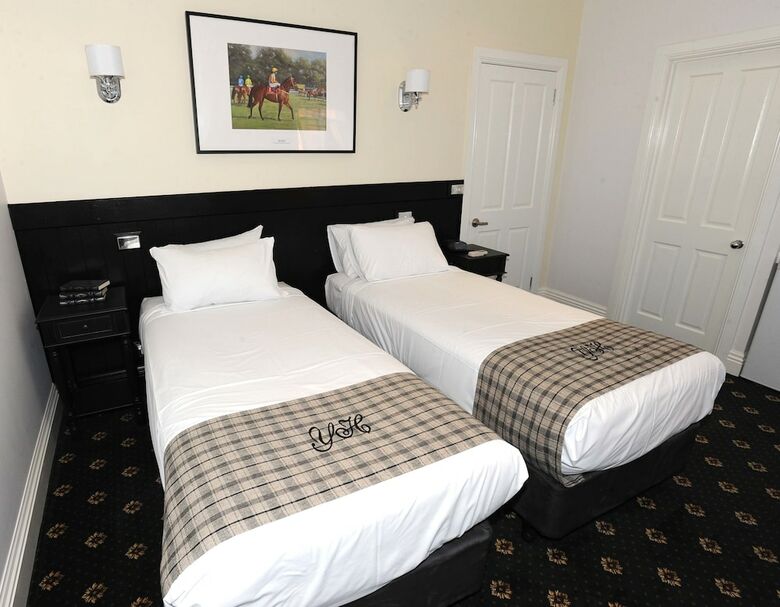 Yarrawonga Hotel