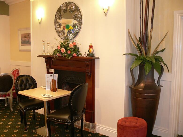 Yarrawonga Hotel