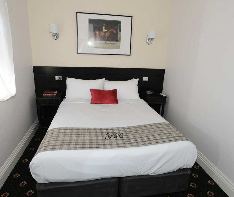 Yarrawonga Hotel