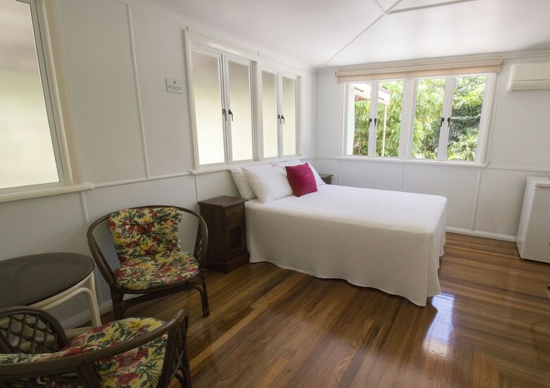 Hotel Hillcrest Guest House Cooktown