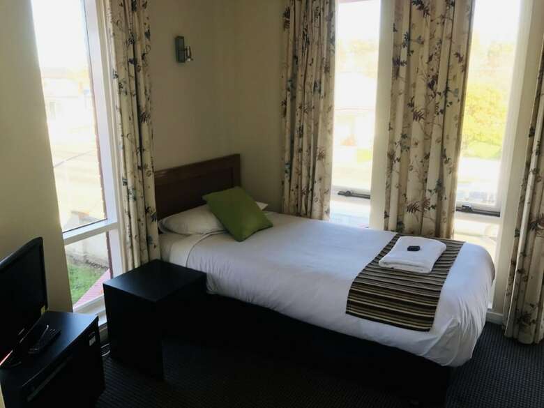 Sovereign Park Motor Inn