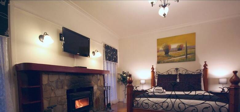 Tudor Cottages Mt Dandenong