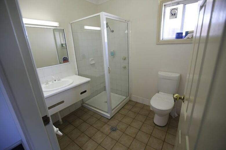 Across Country Motel And Serviced Apartments