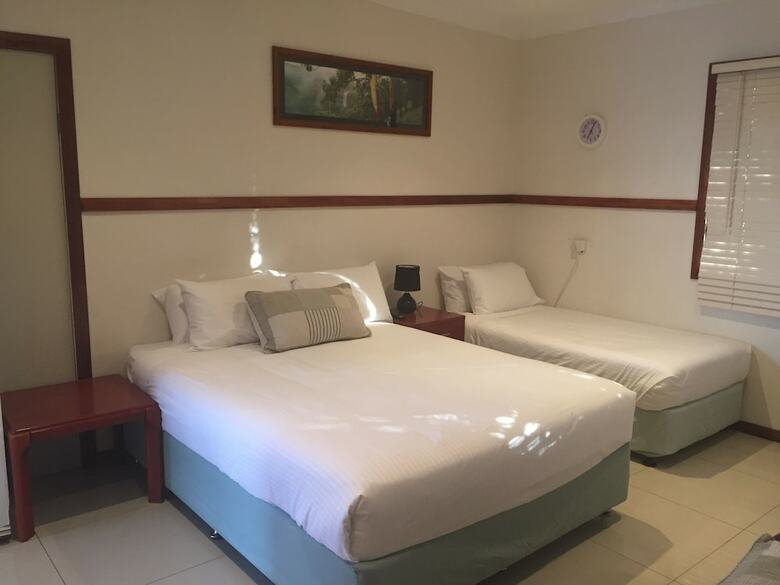 Across Country Motel And Serviced Apartments