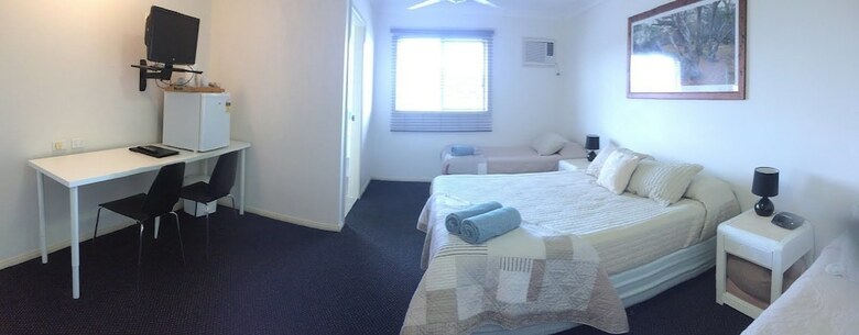 Across Country Motel And Serviced Apartments