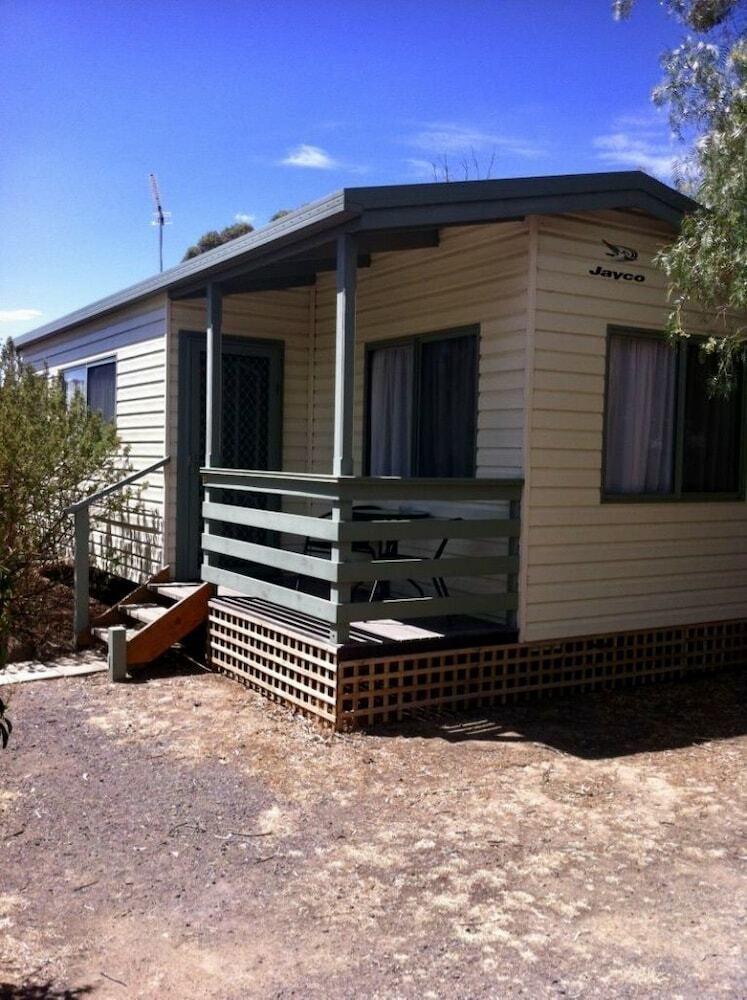 Golden Country Motel & Caravan Park