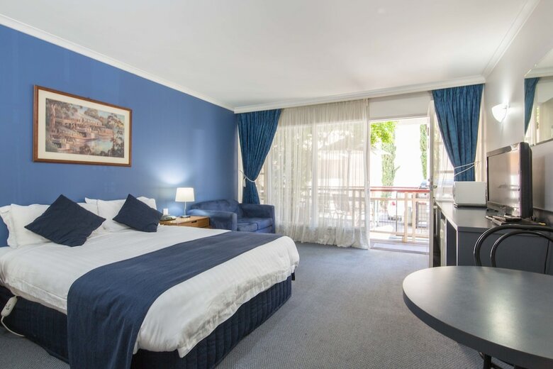 Mas Country Riverboat Lodge Motor Inn