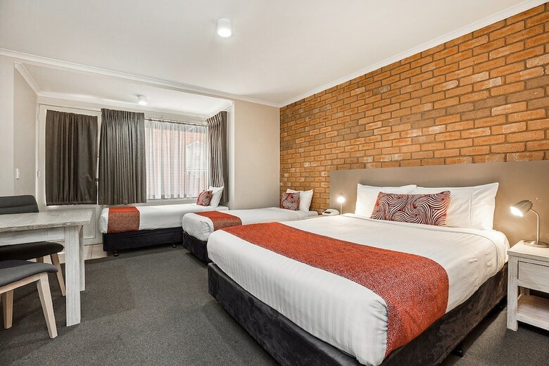 Motel National Hotel Complex And Bendigo Central Apartments