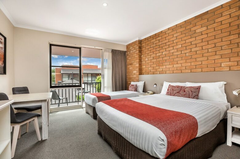 Motel National Hotel Complex And Bendigo Central Apartments