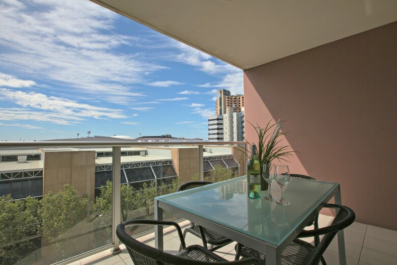 Adelaide Dresscircle Apartments North Terrace
