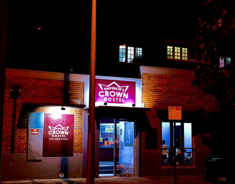 Hostal The Emperor's Crown Hostel
