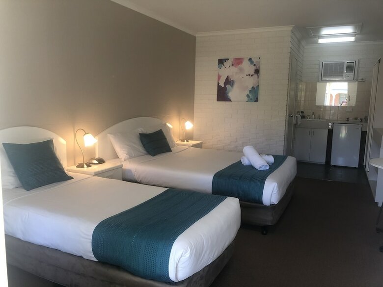 Capricorn Motor Inn