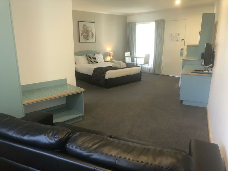 Capricorn Motor Inn