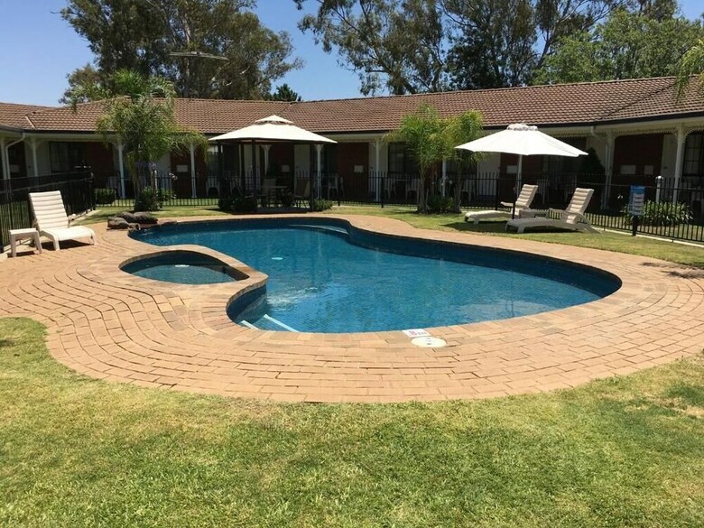 Capricorn Motor Inn