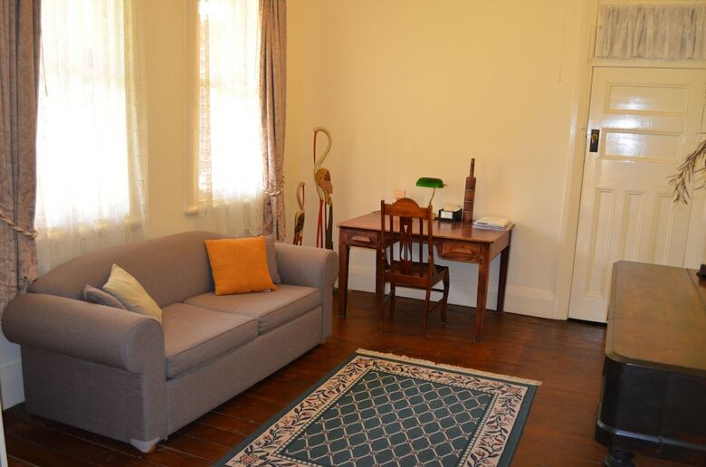 Bed & Breakfast The Old Parkes Convent