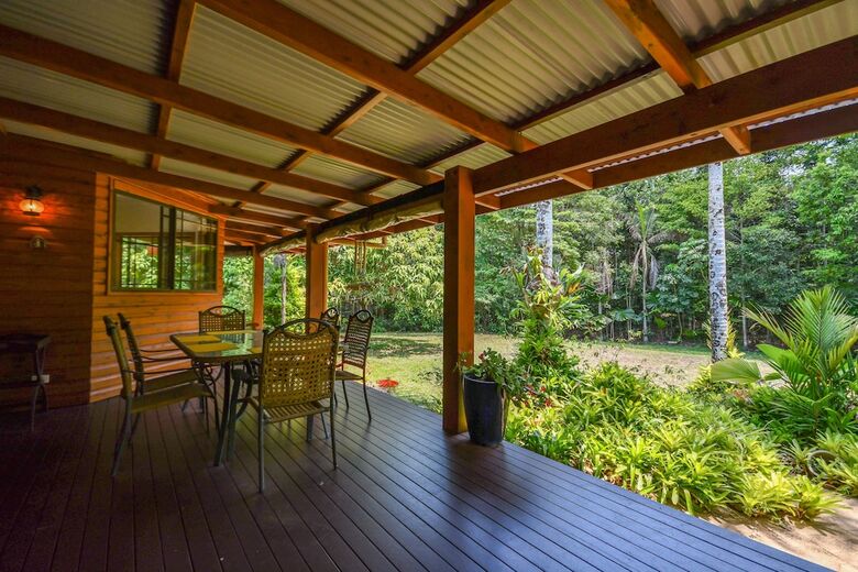 Hibiscus Lodge Bed & Breakfast