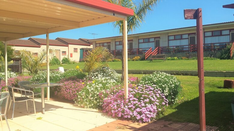 Motel Oyster Court Apartments