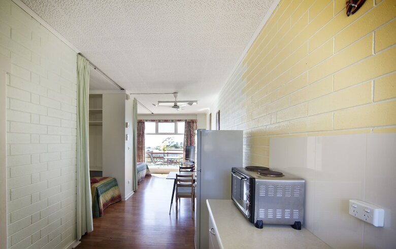 Motel Oyster Court Apartments