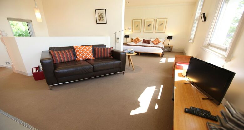 Twofourtwo Boutique Apartments