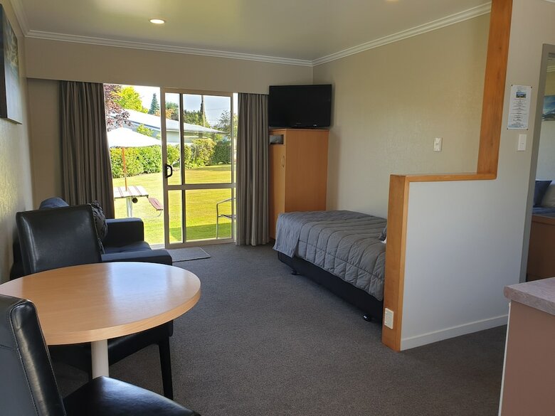 Lakeside Motel And Apartments - Te Anau