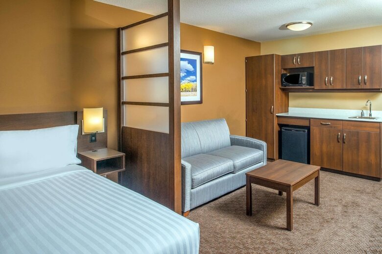 Hotel Microtel Inn & Suites By Wyndham Red Deer