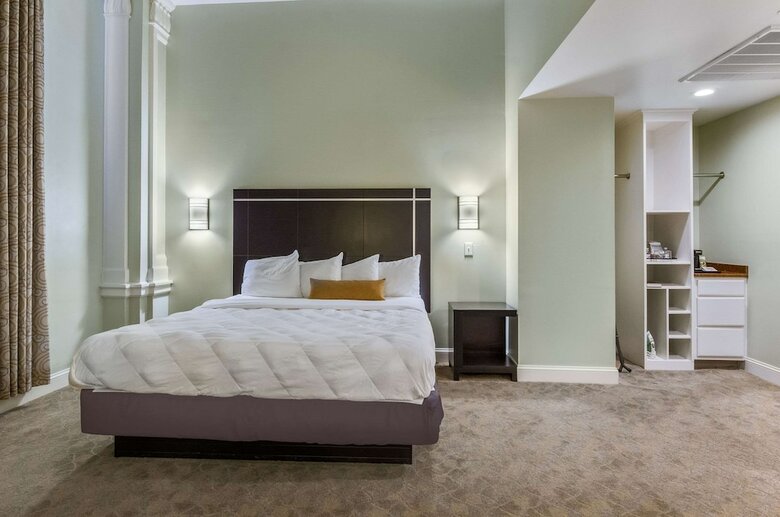 Robert E Lee Hotel
