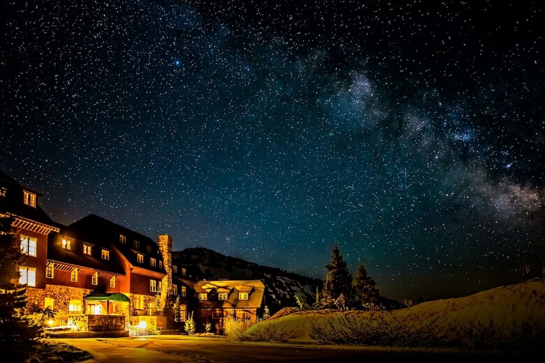 Hotel Crater Lake Lodge - Inside The Park